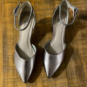 Clarks Linvale Edyth Pump size 8M in Pewter Color